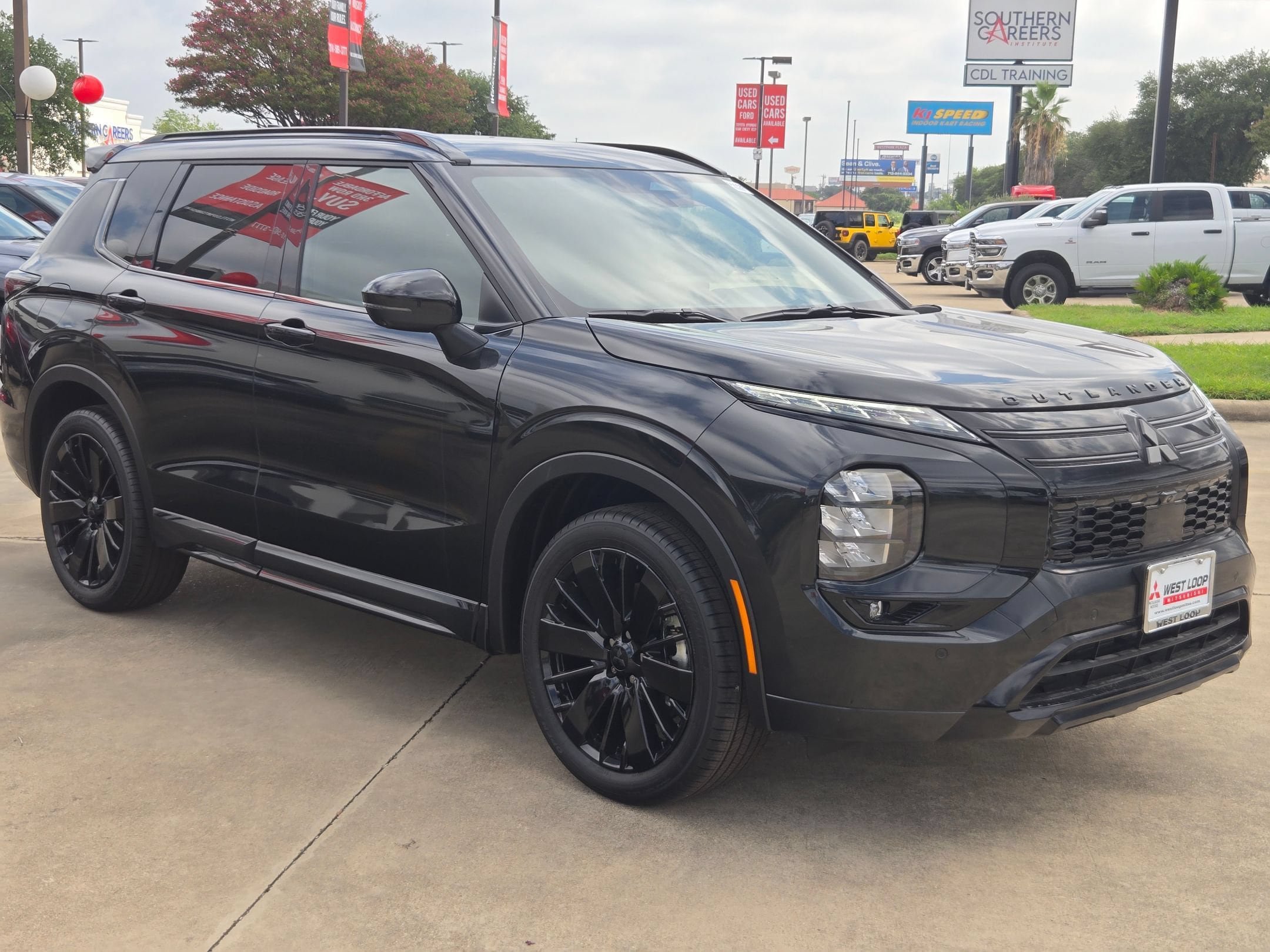 New 2026 Mitsubishi Outlander SEL Black Edition FWD image 7