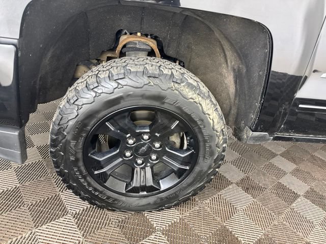 Used 2018 Chevrolet Silverado 1500 LTZ Z71 w/ Midnight Edition AWD/4WD image 31