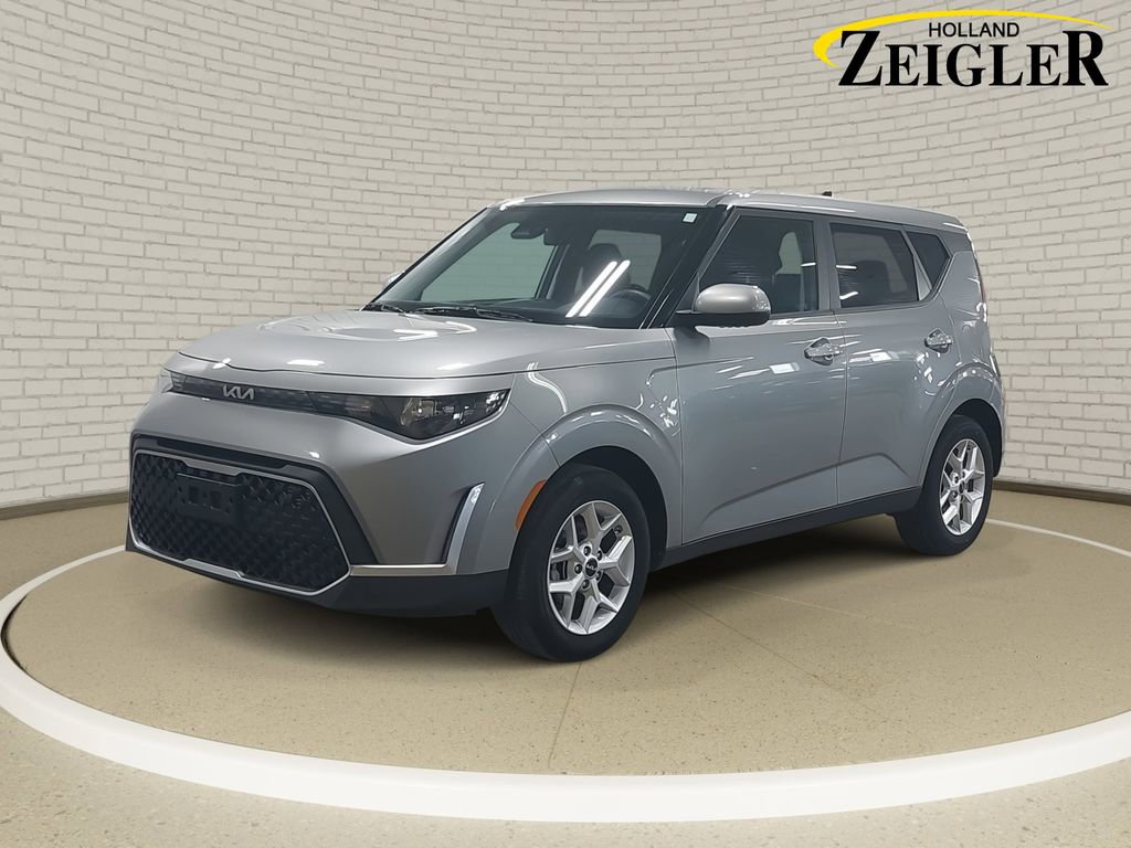Used 2025 Kia Soul LX w/ LX Technology Package image 1