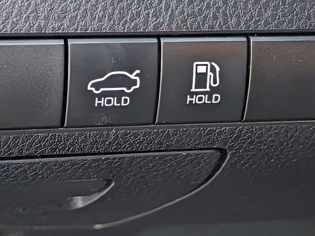 Used 2020 Toyota Camry SE image 13