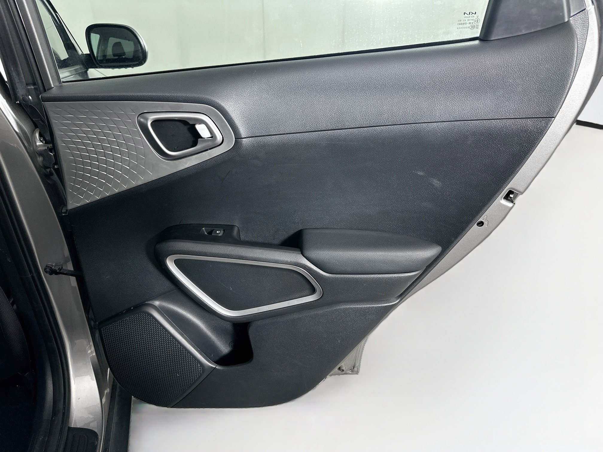 Used 2025 Kia Soul LX w/ LX Technology Package FWD image 28