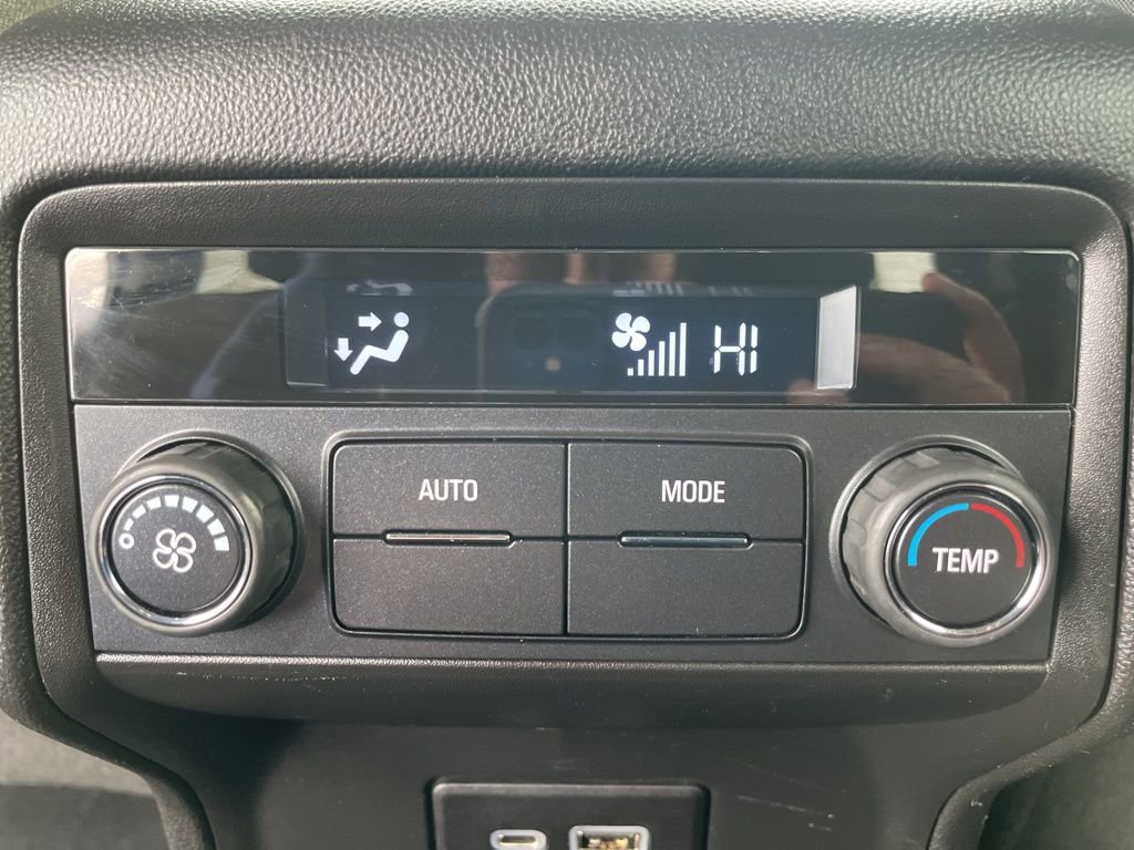 Used 2023 GMC Acadia SLE image 32