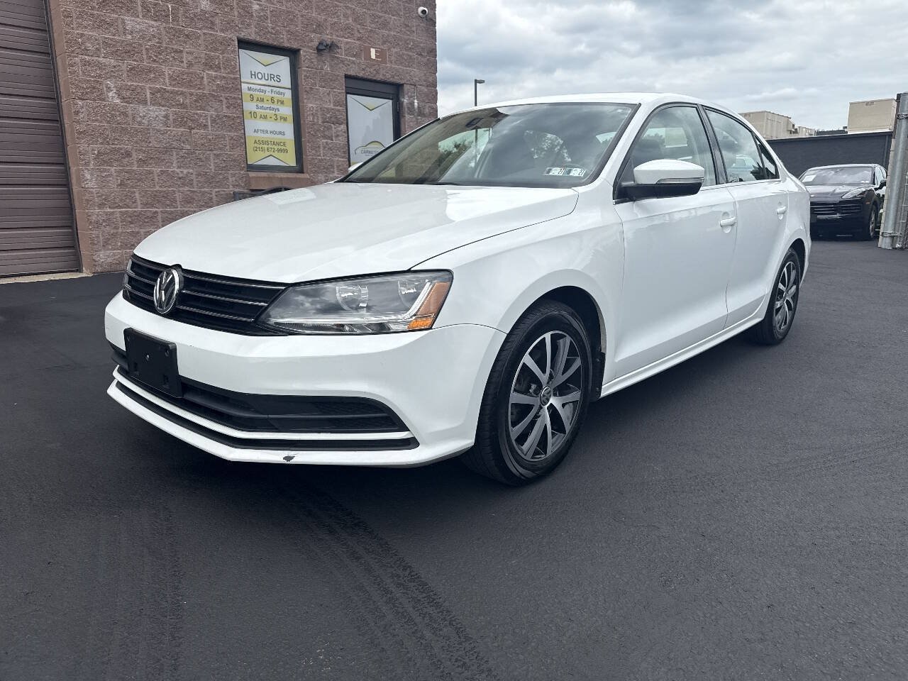 Used 2017 Volkswagen Jetta SE FWD image 4
