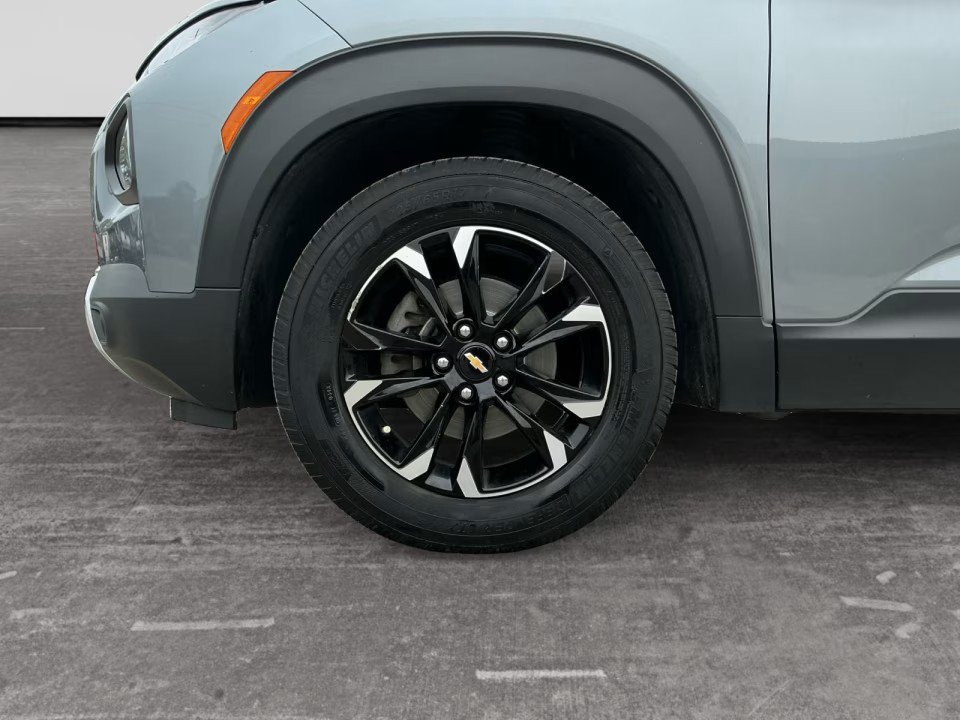 Used 2022 Chevrolet TrailBlazer LT w/ LPO, Blackout Package AWD/4WD image 18