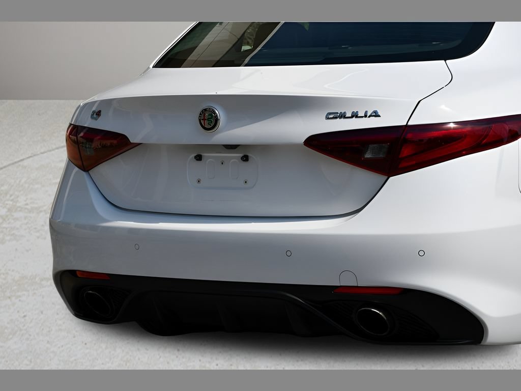 Used 2018 Alfa Romeo Giulia Ti Sport w/ Quick Order Package 22S Sport AWD/4WD image 29
