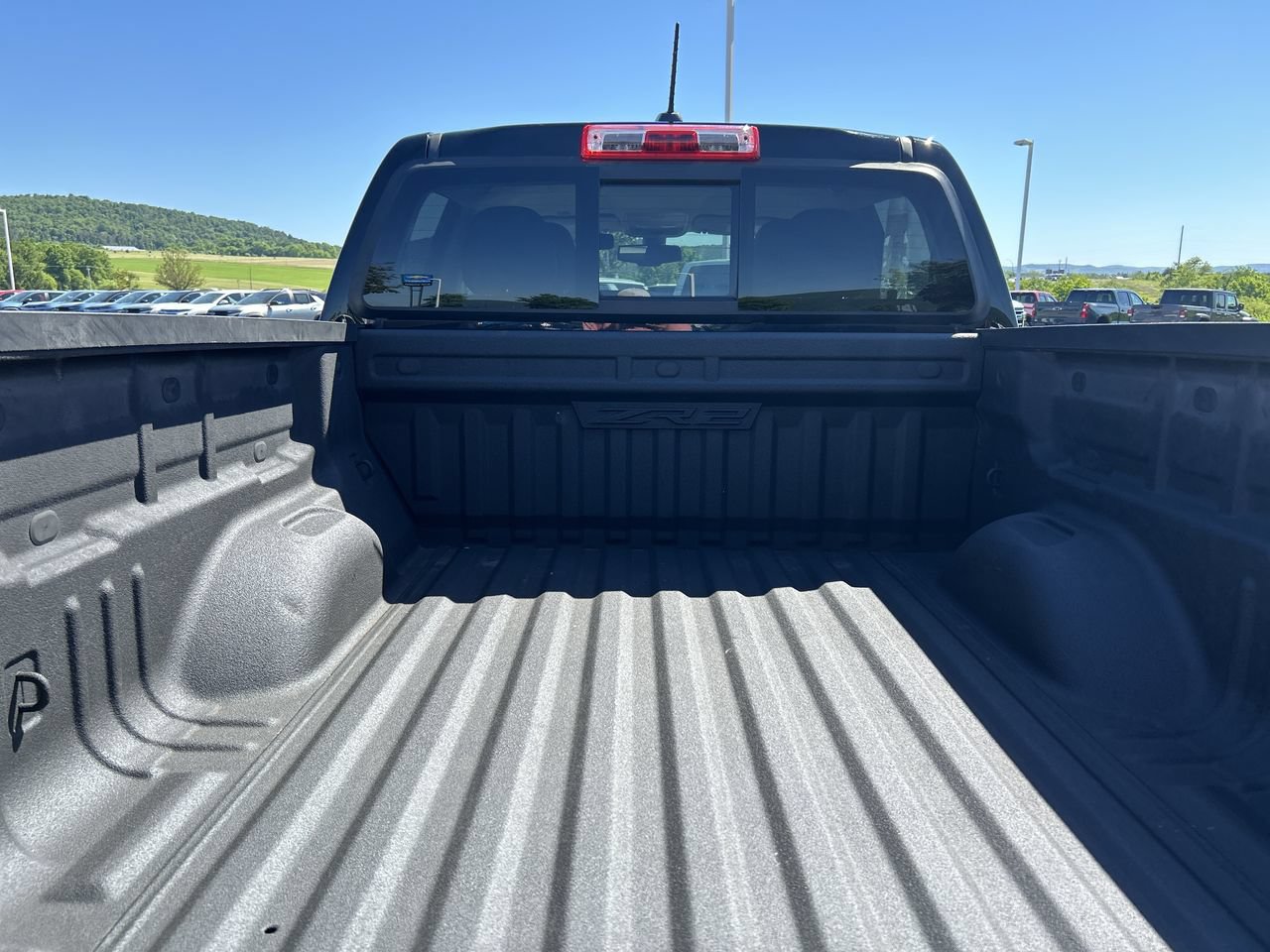 Used 2022 Chevrolet Colorado ZR2 w/ ZR2 Midnight Special Edition AWD/4WD image 9