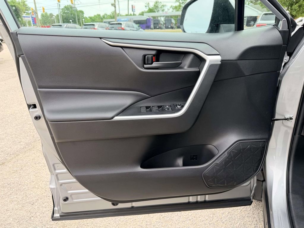 Certified 2022 Toyota RAV4 LE AWD/4WD image 17