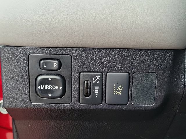 Used 2018 Toyota RAV4 XLE FWD image 15