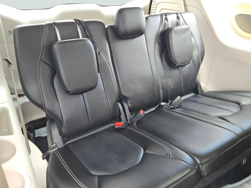 Used 2023 Chrysler Pacifica Touring-L FWD image 13
