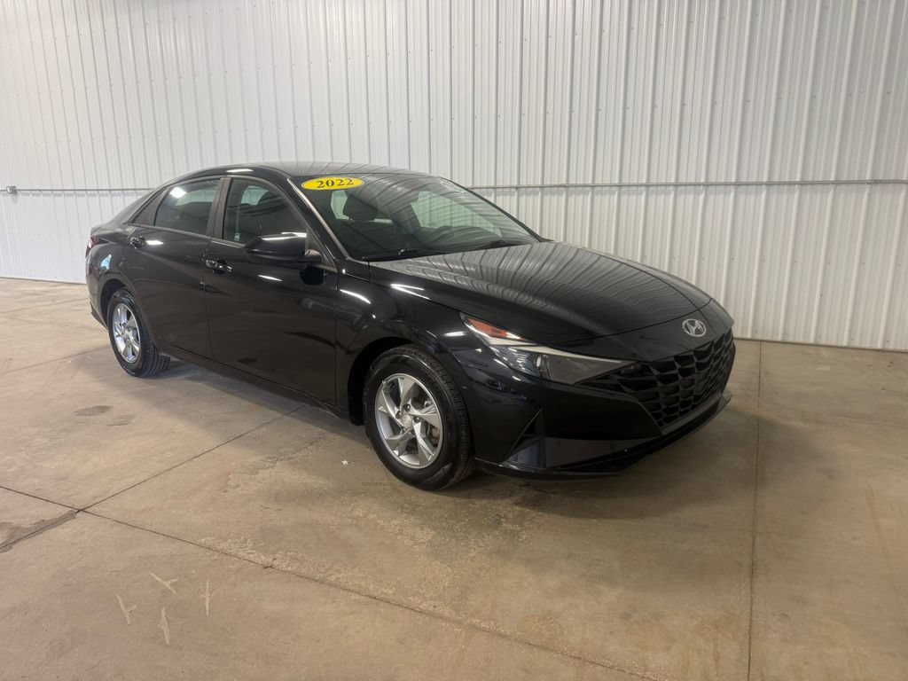 Used 2022 Hyundai Elantra SE FWD image 1