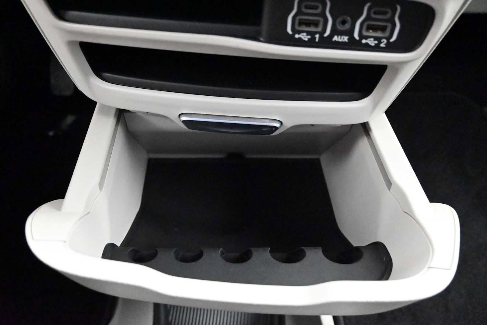 Used 2024 Chrysler Voyager LX FWD image 25