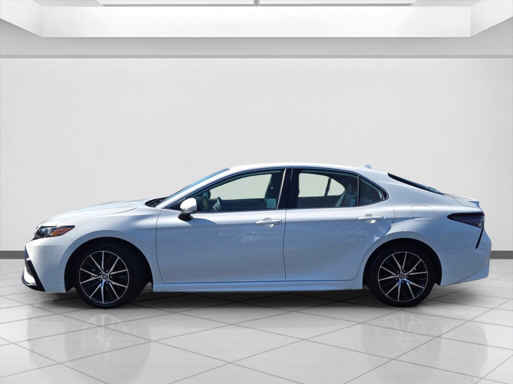 Used 2023 Toyota Camry SE image 8