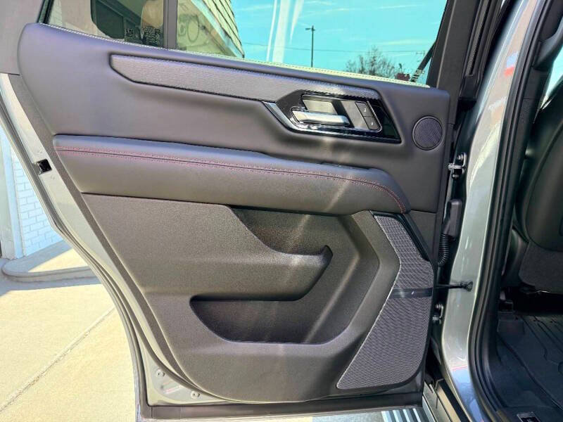 Used 2025 GMC Yukon AT4 Ultimate w/ LPO, Floor Liner Package AWD/4WD image 34