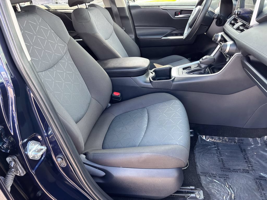 Used 2025 Toyota RAV4 XLE AWD/4WD image 36