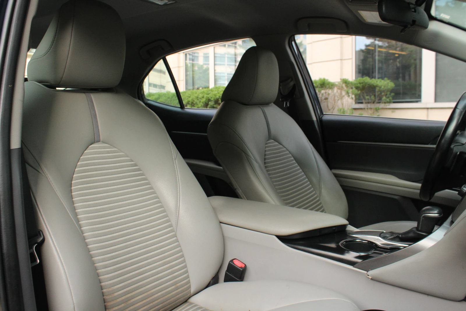 Used 2019 Toyota Camry SE FWD image 26