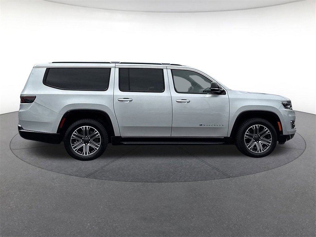 Used 2023 Jeep Wagoneer L Series II image 32