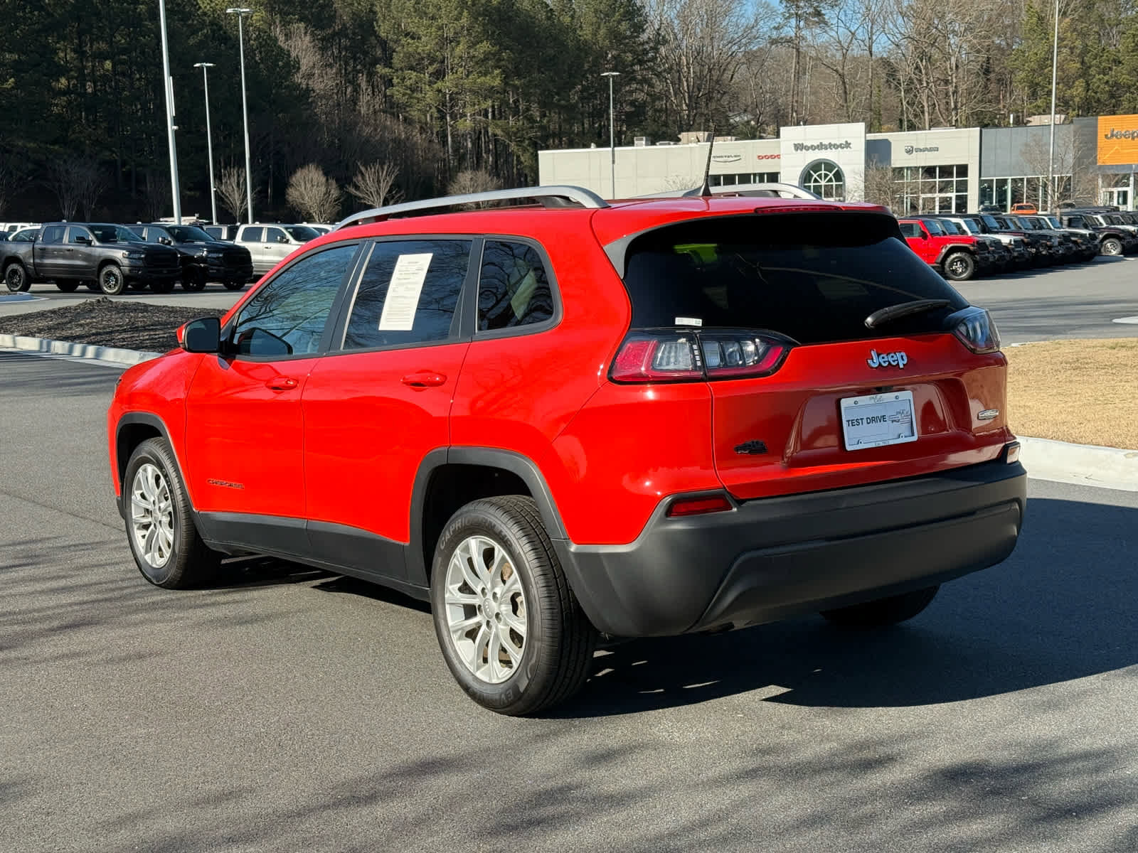 Used 2021 Jeep Cherokee Latitude image 3