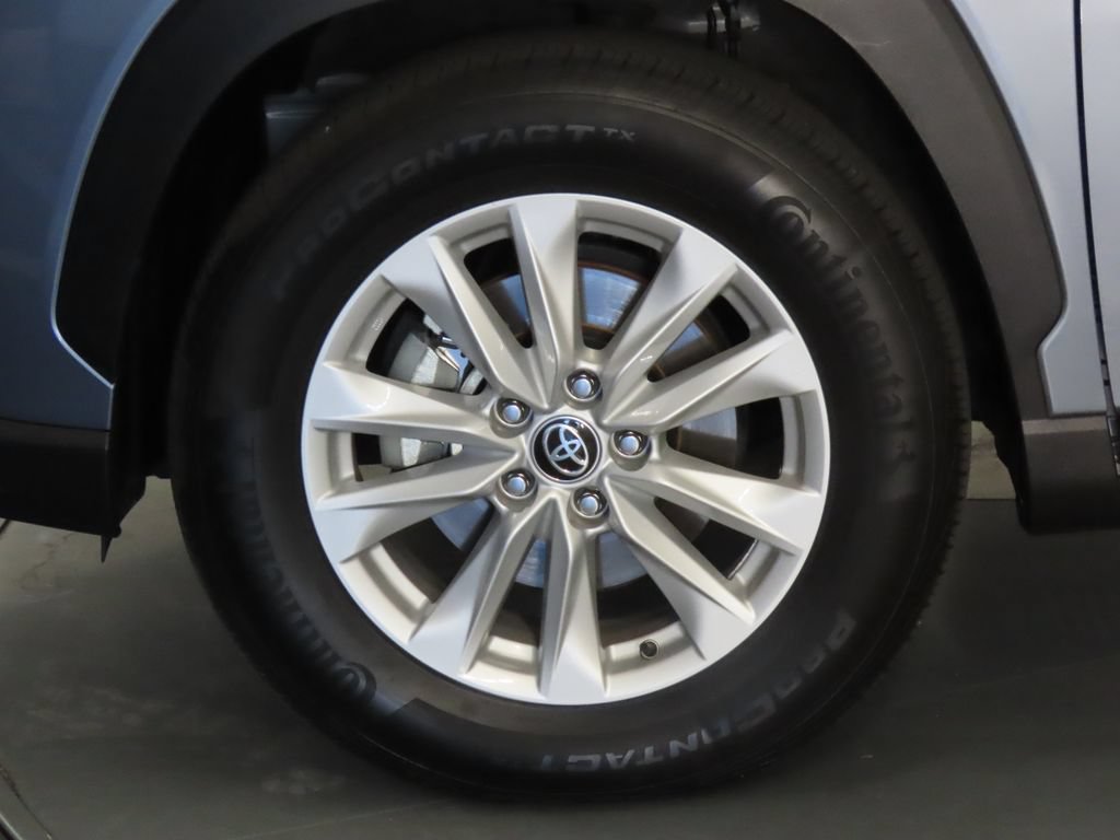 Used 2022 Toyota Corolla Cross LE AWD/4WD image 11
