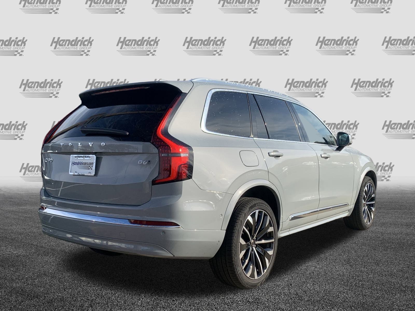 Used 2025 Volvo XC90 B6 Plus image 10