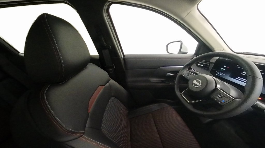 New 2026 Nissan Kicks SR w/ Cold Weather Package image 17
