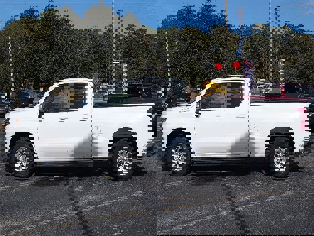 Used 2020 Chevrolet Silverado 1500 LT w/ Convenience Package image 6