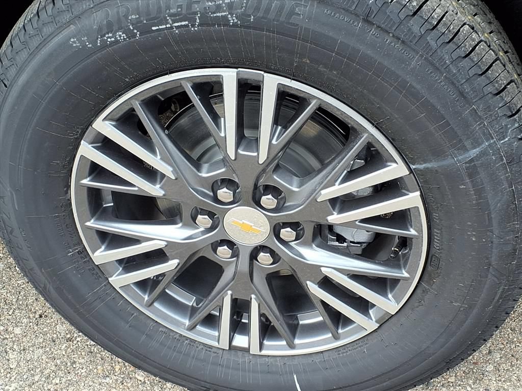 New 2026 Chevrolet Traverse LT w/ Driver Confidence Package AWD/4WD image 7