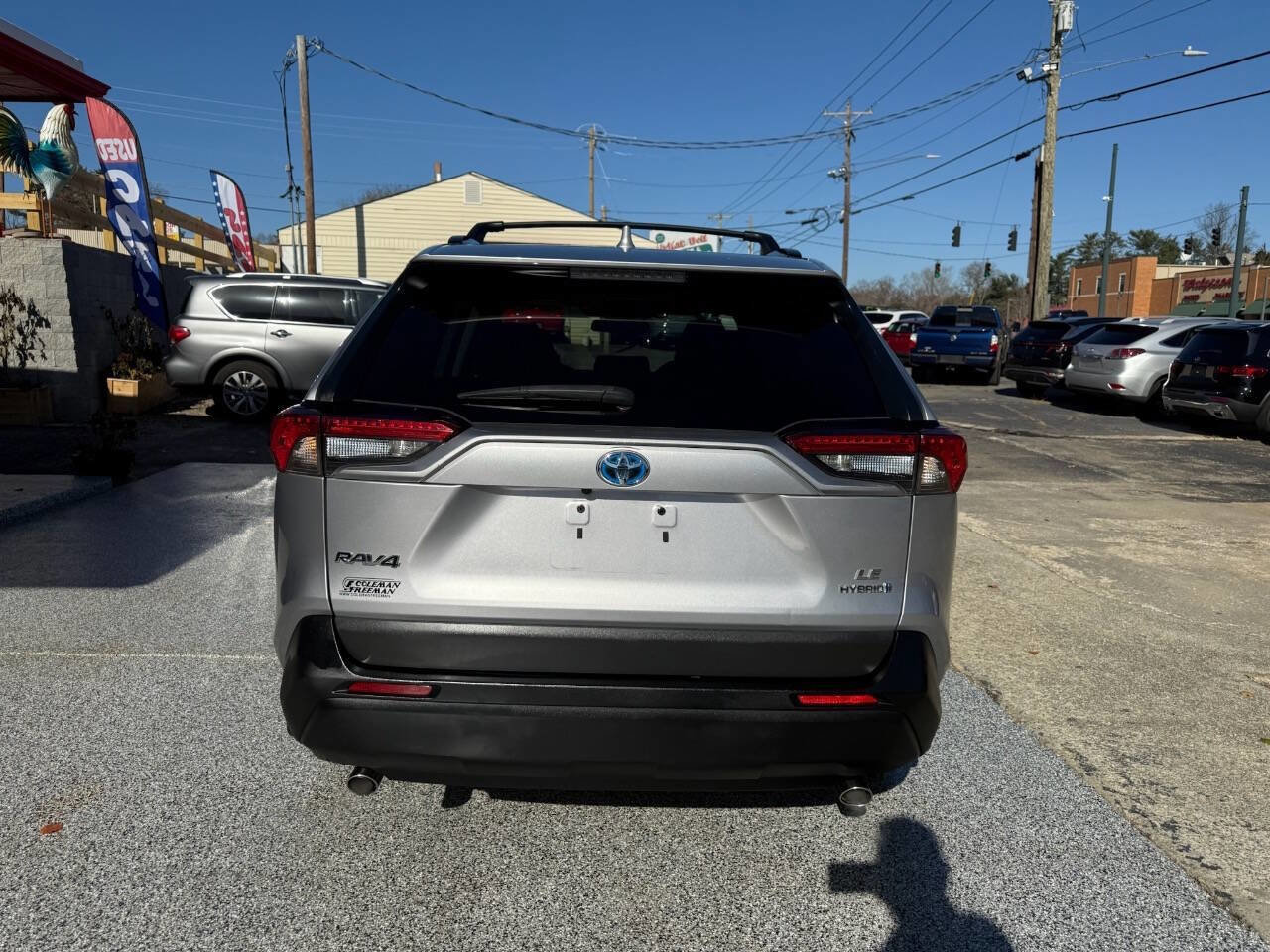 Used 2021 Toyota RAV4 LE image 9