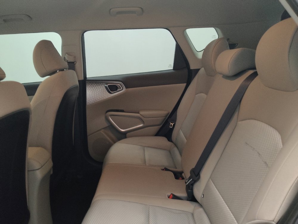 Used 2023 Kia Soul LX w/ LX Technology Package image 18