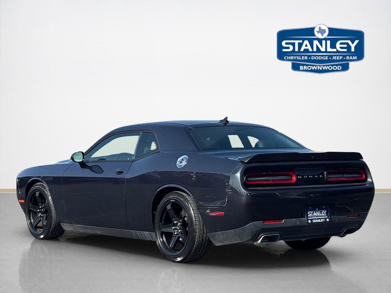 Used 2016 Dodge Challenger SXT Plus RWD image 9