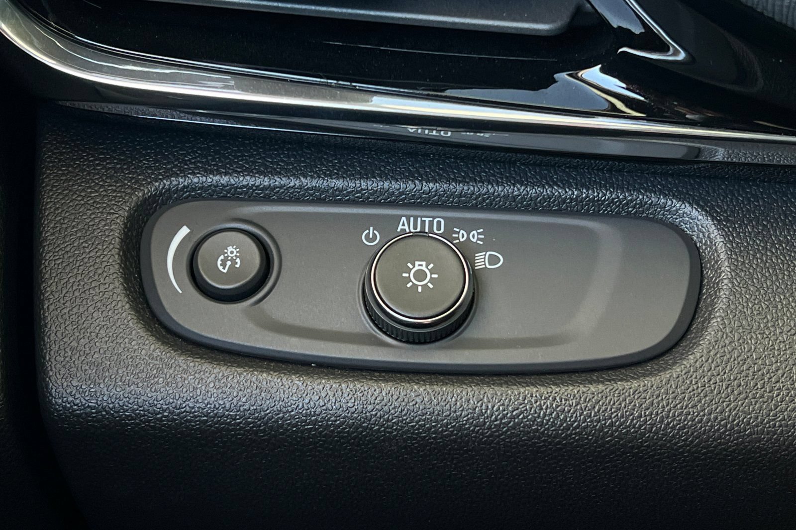 Used 2025 Buick Envista Sport Touring FWD image 35