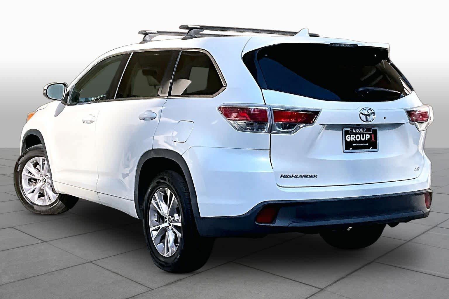 Used 2016 Toyota Highlander Plus FWD image 12