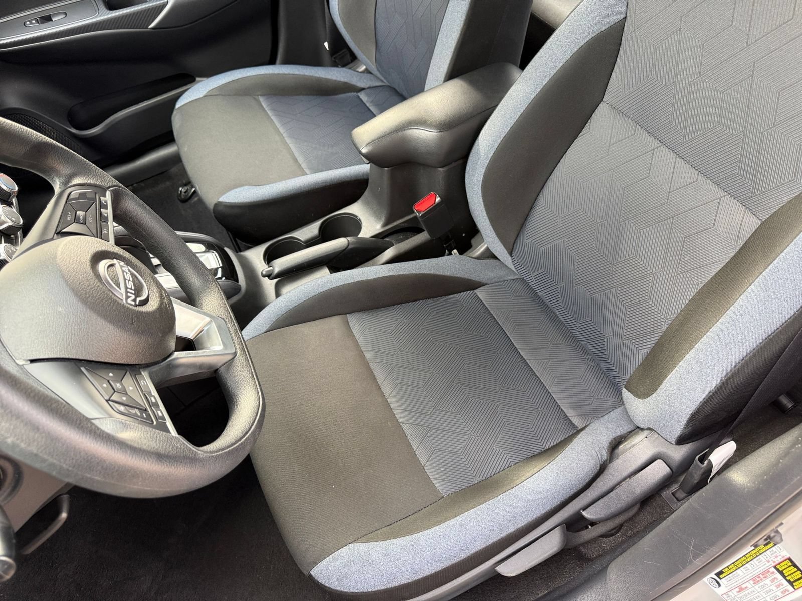 Used 2025 Nissan Versa SV FWD image 31