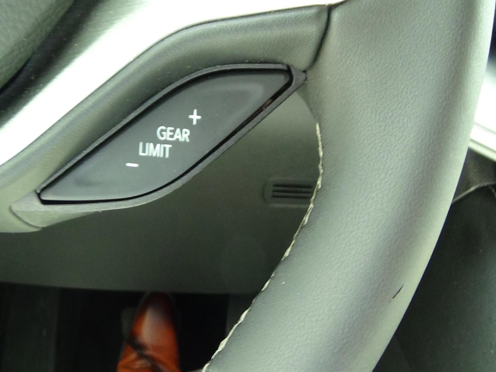 Certified 2025 Jeep Wagoneer L 4WD image 25