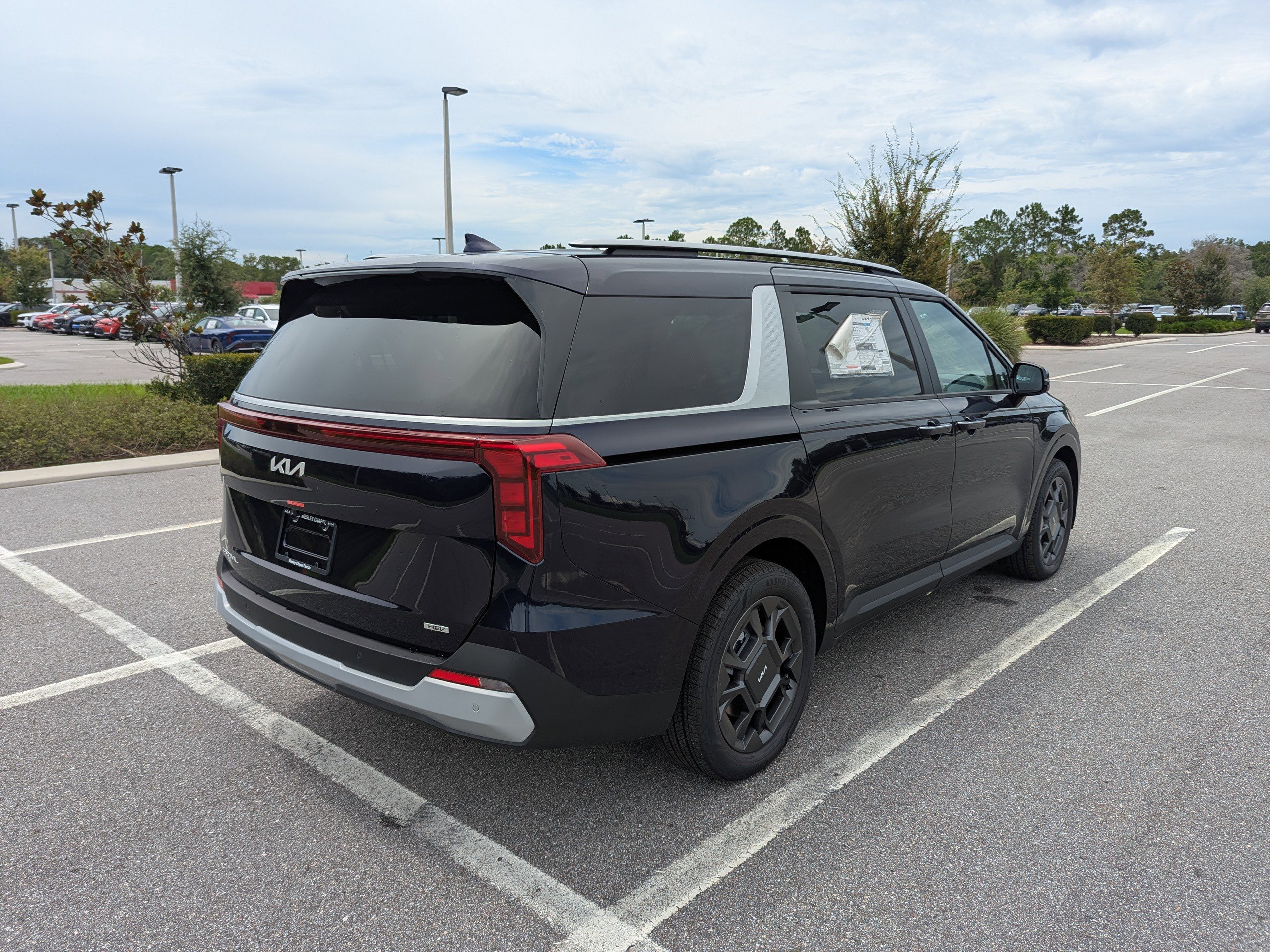 New 2026 Kia Carnival EX image 4
