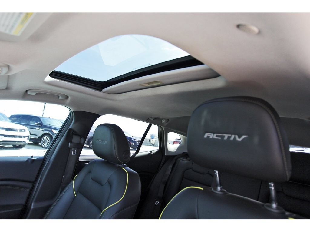 Used 2025 Chevrolet Trax ACTIV w/ Sunroof Package FWD image 27