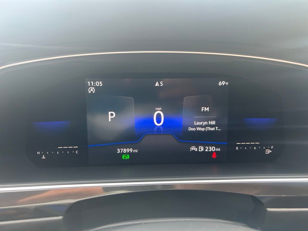 Certified 2022 Volkswagen Tiguan SE R-Line image 25