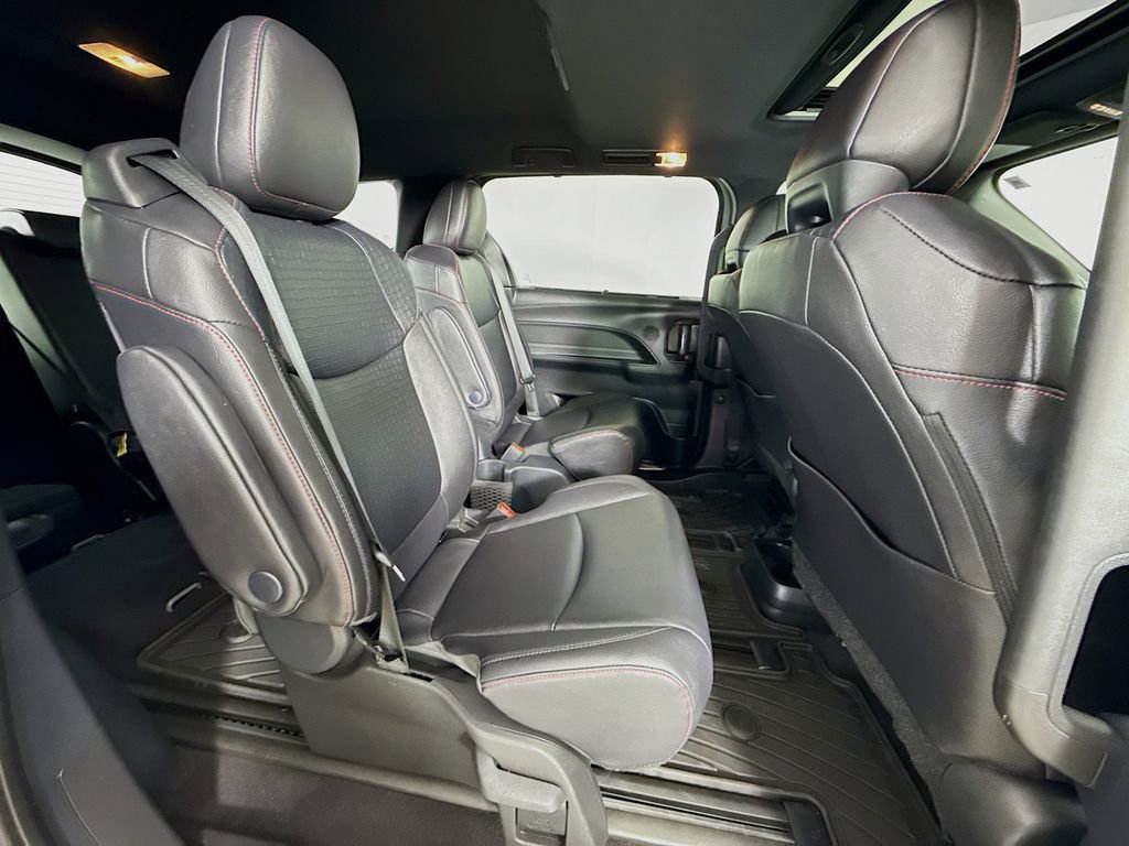 Certified 2025 Toyota Sienna XSE image 31