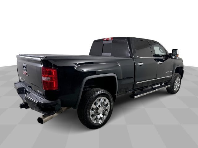 Used 2018 GMC Sierra 2500 Denali w/ Duramax Plus Package AWD/4WD image 8