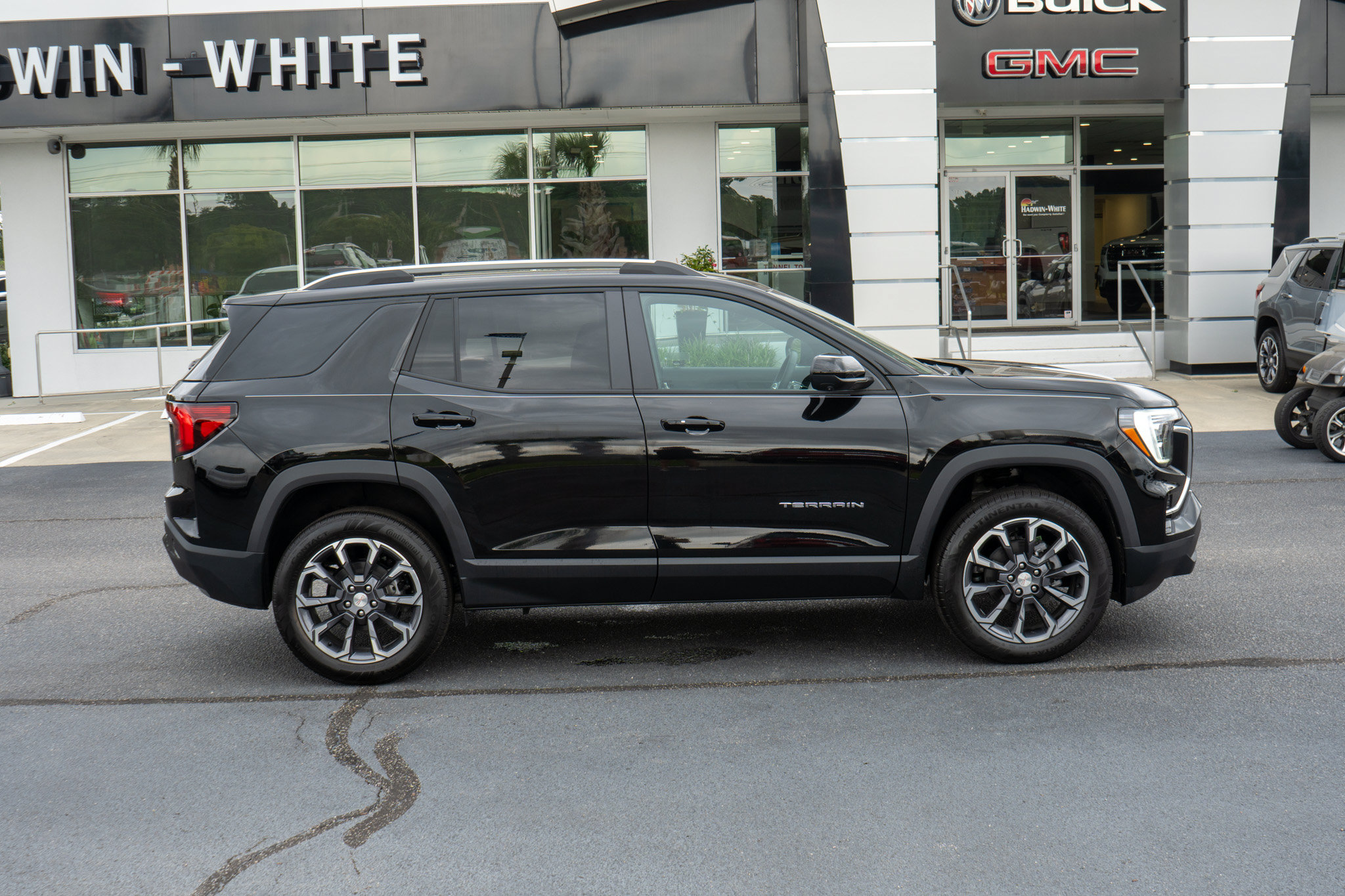 New 2027 GMC Terrain Elevation w/ Elevation Premium Package FWD image 2