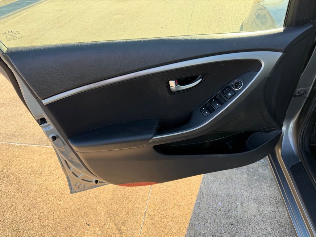 Used 2017 Hyundai Elantra GT image 9