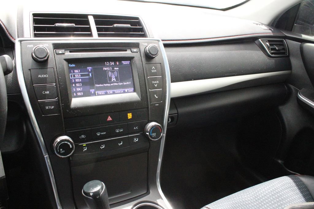 Used 2015 Toyota Camry SE FWD image 25