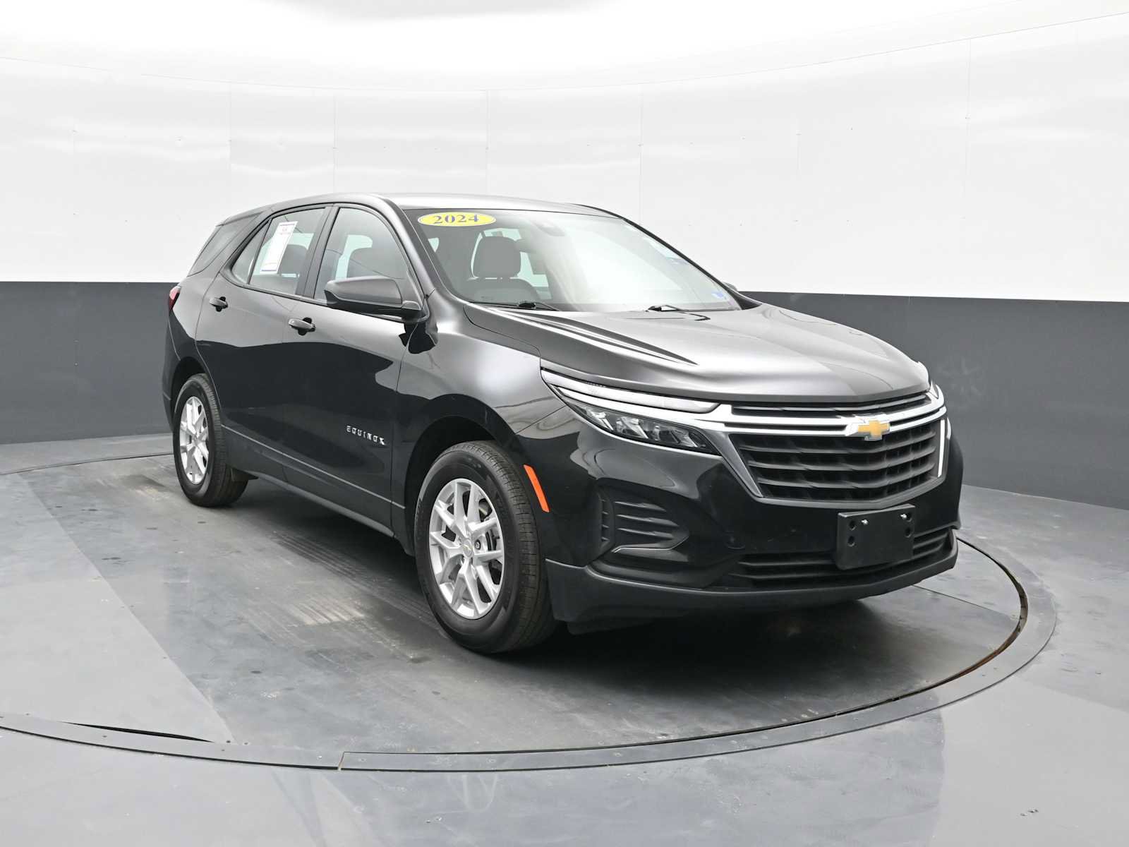 Used 2024 Chevrolet Equinox LS w/ Driver Confidence II Package FWD image 1