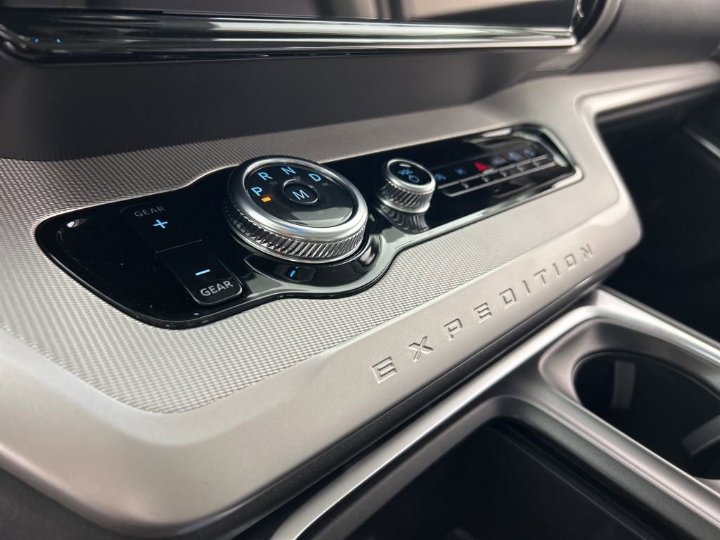New 2026 Ford Expedition Active image 17