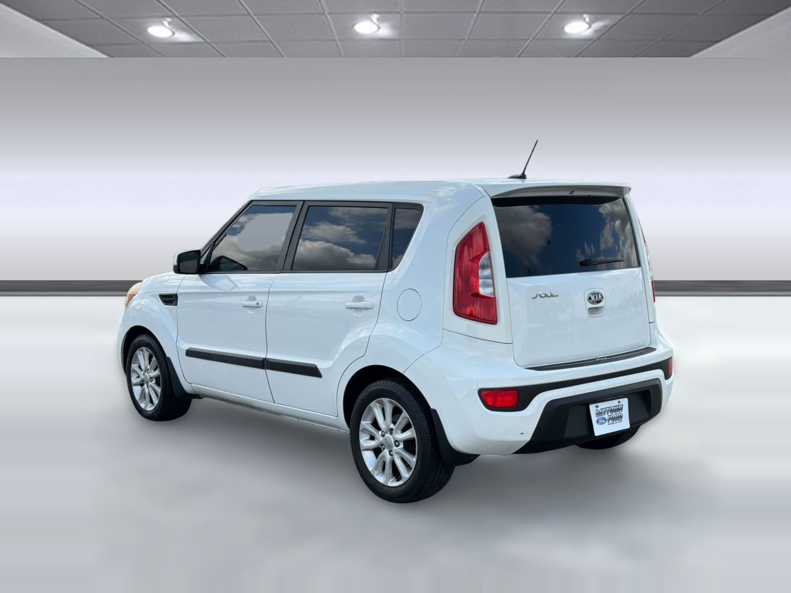 Used 2013 Kia Soul + FWD image 3