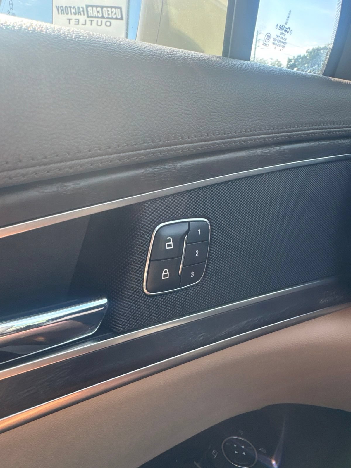Used 2018 Lincoln MKX Reserve w/ Lincoln MKX Climate Package FWD image 16