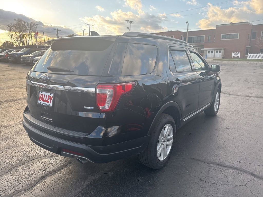 Used 2018 Ford Explorer XLT image 9
