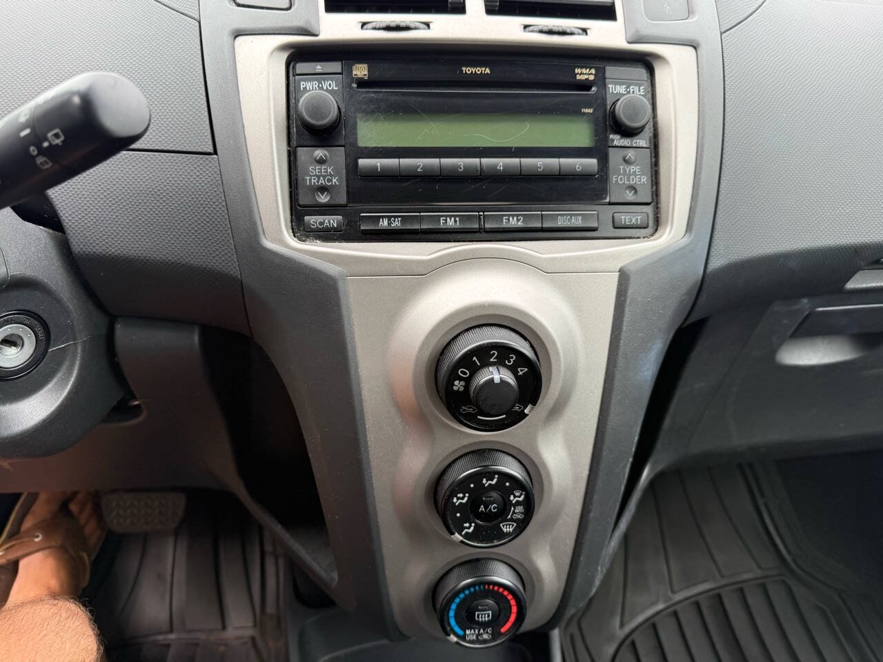 Used 2010 Toyota Yaris 2-Door Hatchback FWD image 21