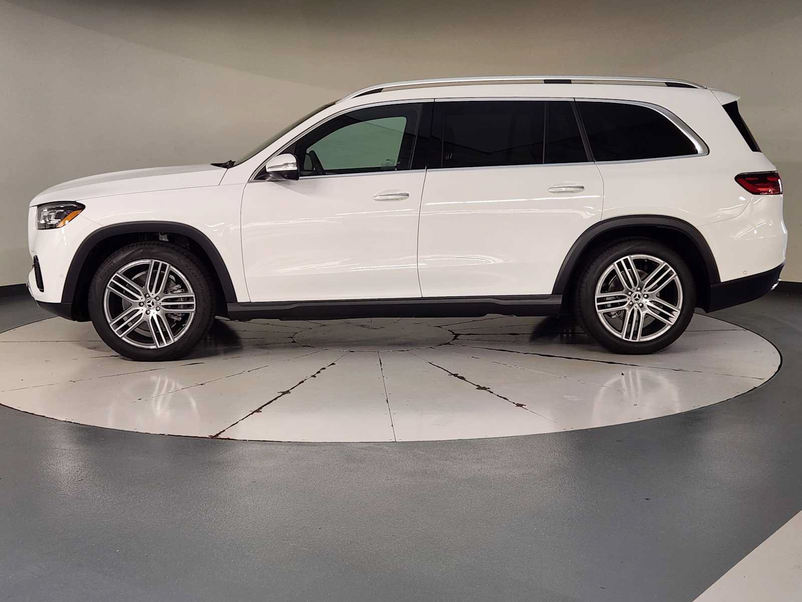 Used 2026 Mercedes-Benz GLS 450 4MATIC image 5