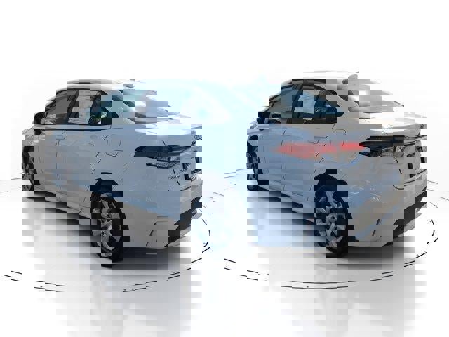 Used 2022 Toyota Corolla LE image 4