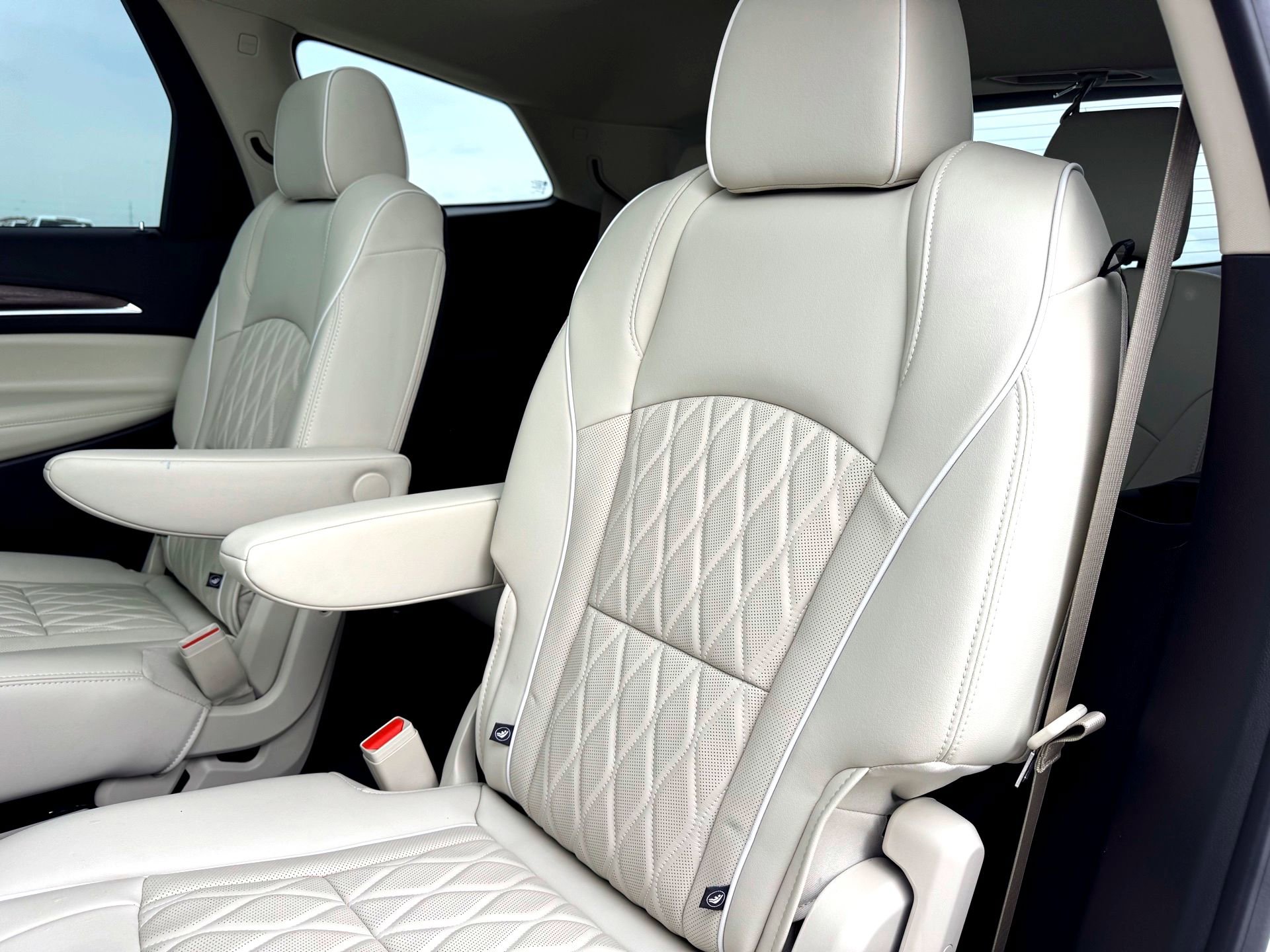 Used 2024 Buick Enclave Avenir w/ Avenir Technology Package image 20